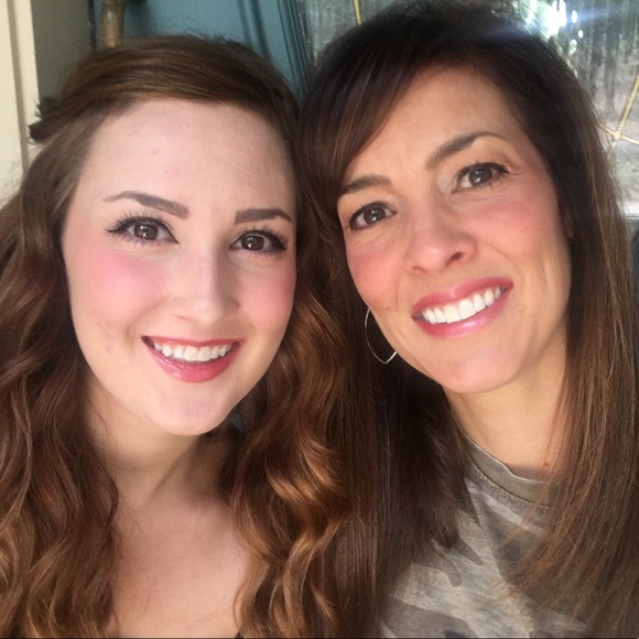 Meet your Posher, Karen - Picture 2 of 5